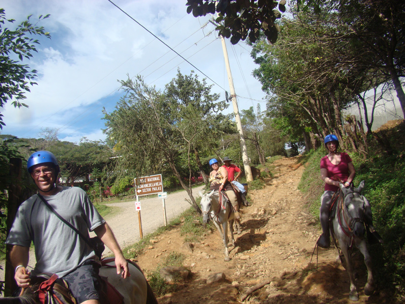 Horse back riding Hacienda Guachipelin